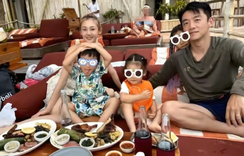 郑恺苗苗一家五口罕见同框 ，三胎女儿正面照首曝光酷似爸爸