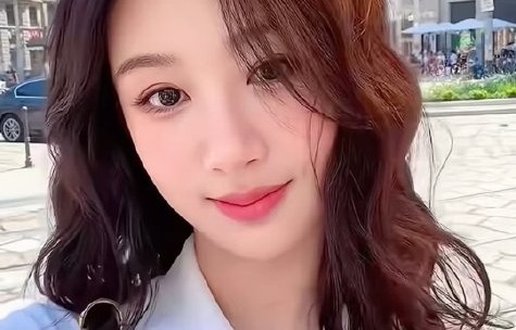 杨紫杀青后行程密集到十月，马不停蹄穿梭米兰巴黎再战白玉兰