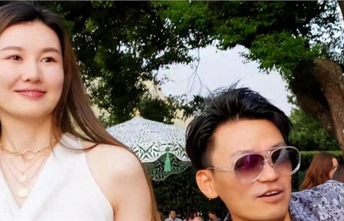 网友偶遇王宝强和女友，二人身高差距不小，打扮似路人很平常