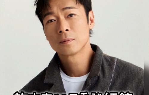 59岁许志安被偶遇，身材单薄走路佝偻，满脸褶子皮肤松弛显老 