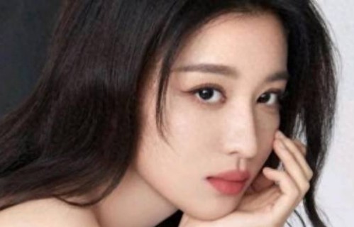 王楚然被迫笑、卢昱晓不敢笑：女明星的表情谁做主？