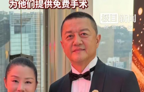 李亚鹏现身香港慈善晚宴：筹款336万港币，将为400名患儿重塑微笑