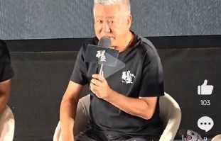 导演赵宝刚是如何评价娜扎在《醒来》中的表演的？