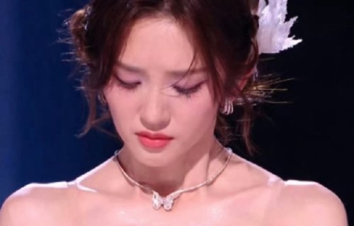 唐艺昕的产后皮肤病对她的事业和生活有什么影响？