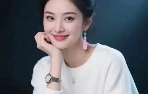 男女之间，想搞定50岁左右的女人，三招让她主动靠近你