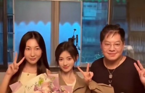 除了这次粽子合影，还有哪些事件佐证了鞠婧祎的脸型极其小巧？