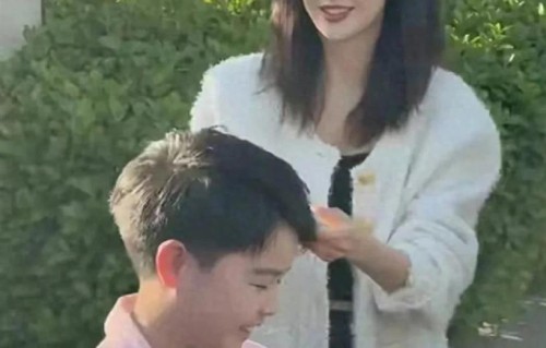 佟丽娅带10岁儿子吃饭被偶遇，这孩子跟陈思诚长的一模一样