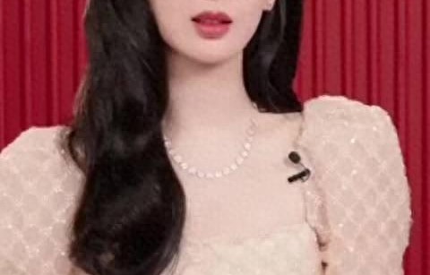 杨紫直播:内娱\"活人感\"天花板，每一场都藏着圈粉密码_ZYL18866|镜头|胡歌|爱犬|护眼|整蛊