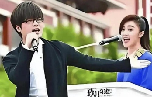 玖月奇迹：42岁王小玮现身法国，事业再创高峰，前夫却销声匿迹