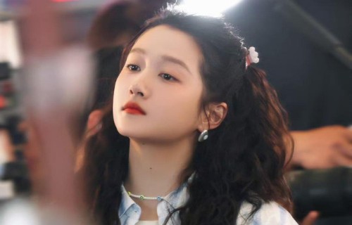 李昀锐关晓彤牵手剧宣# 双神同框!《耀眼》搂肩牵手花絮释出