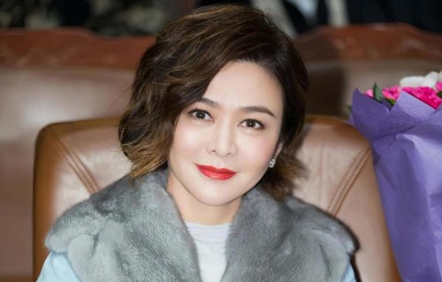 大美人关之琳弟弟生日，姐弟俩罕见同框，破产后宣布改名转运