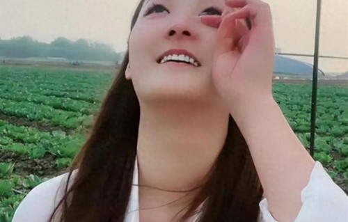 前儿媳陈亚男二婚不到1个月，大衣哥首次出面回应，家门再次被砸