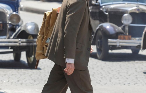 佩德罗·帕斯卡墨西哥城拍摄新片《De Noche》，复古造型曝光