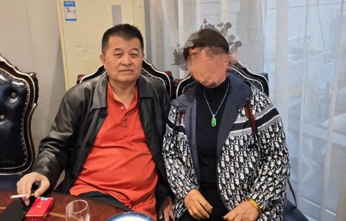 67岁毕福剑现状曝光：现身农村频繁接商演，女儿在加拿大 