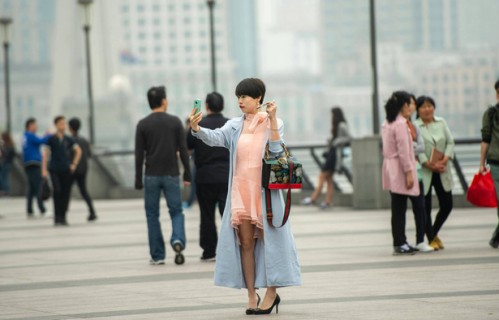 《穿普拉达的女王2》阔别二十年回归,米兰达、安迪等经典角色亮相上海主创见面会