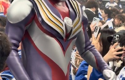 徐良杭州开唱！万人合唱《坏女孩》，蓝白校服海引爆青春泪点