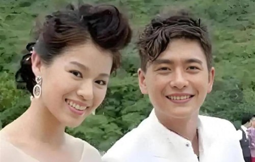 太尴尬！黄宗泽偶遇胡杏儿老公，眼神躲闪不敢对视，动作引热议