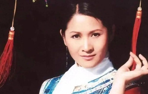 49岁张钰近况曝光！揭露娱乐圈潜规则遭封杀，如今结婚生子生活平淡