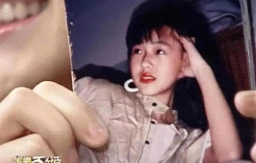 小S少女时期旧照曝光！满脸婴儿肥灵动俏皮，清纯模样颠覆认知