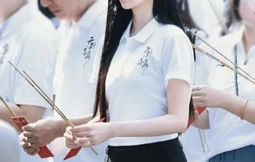 开机摔上热搜!白鹿一跤摔出内娱最难得的真实感