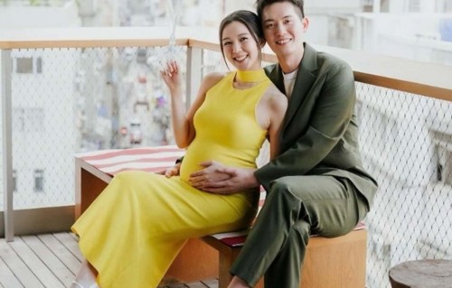 香港知名女星公开分娩全过程，儿子长相曝光，继承父母优良基因