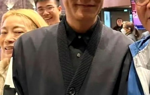 美人迟暮，香港女神钟楚红老成了这样，皮松肉垮不敢认