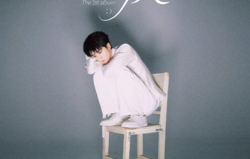 王俊凯首张个人专辑《WJK》的主打曲和上线时间是什么？|同名专辑|TFBOYS|歌曲|篇章|主打歌