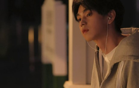 《喜欢你我也是6》中何江和李嘉昊为何在首期就围绕章梓馨展开竞争？|参观房间|嘉宾|心动|节目|赛制