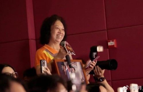 周星驰珠海路演重逢的理发店老板娘当年如何结缘？