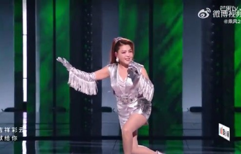 乌兰图雅在《乘风2026》初舞台表现如何？