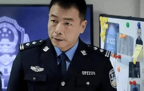 53岁演员王挺近况曝光！与初恋结婚1年离婚，如今再婚当爸很幸福