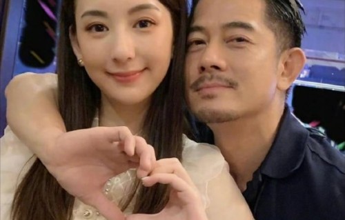 合肥演唱会现场观众和网友们对大爷催生事件的看法有哪些不同？|郭富城|生育|娱乐|舆论场|尴尬