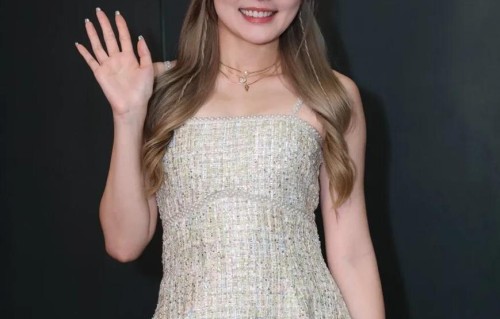 香港失婚女星被当街骚扰，公开对方相貌被热议！曾拍摄湿身性感照
