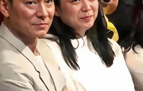 朱丽蒨太朴实了，素颜逛超市被偶遇！为了刘德华甘愿委屈自己！