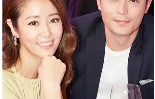林心如晒与霍建华合照，纪念结婚十周年，照片中两人在夕阳里对视