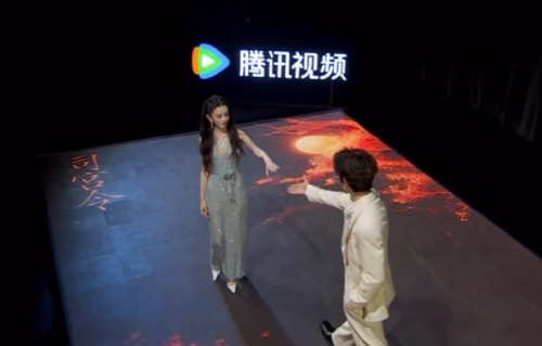 甜度拉满！丁禹兮发布会主动牵手宋祖儿
