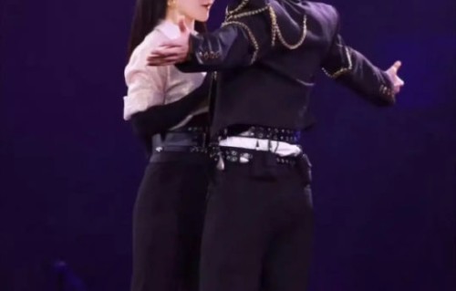 粉丝如何评价张杰转发评论这一行为？