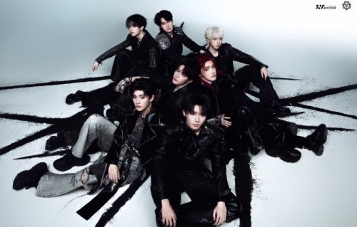 时代少年团发布BreakTheFetter概念海报突破束缚