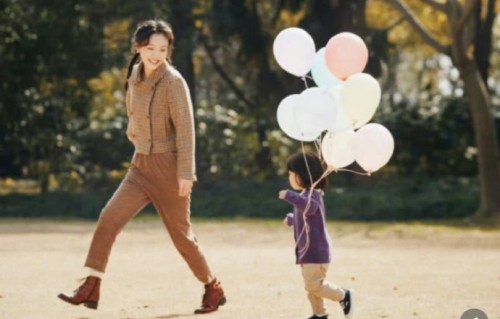 吴倩6岁女儿近照曝光！紫色公主裙神似妈妈|身高|眉眼|路人|复刻|成长