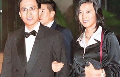 王俪桥：结婚时李嘉诚送20亿豪宅，李泽钜宠她近30年，为生子改名​ 