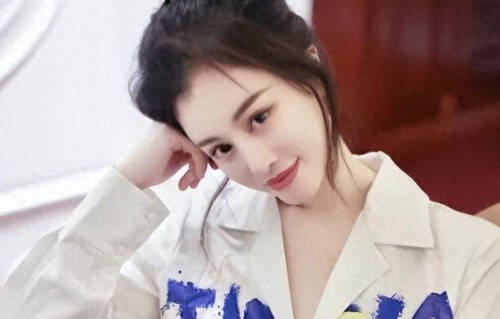 和刘翔离婚后，她离开上海，和母亲相依为命，如今35岁仍是单身