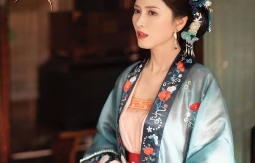 徐洁儿开春双剧联播 古今皆宜戏路大开|嫣语赋|盛装|陈赫|重生之门|点燃我温暖你