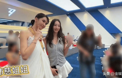 森碟近况引关注！陪叶一茜探班《乘风2026》，青春状态让人眼前一亮