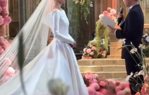 何猷君婚礼誓词删掉“贫穷”：网友调侃，他的人生词典里根本没有这两个字