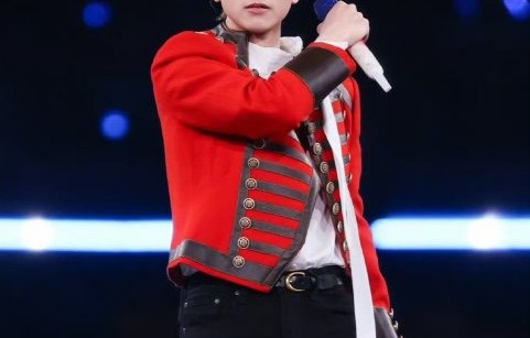 谢娜演唱会左亲秦岚右亲杜华！张杰鸟巢场变闺蜜欢乐派对