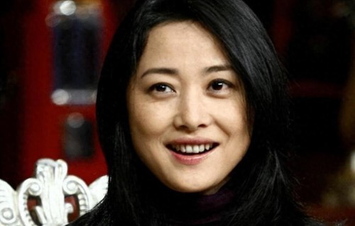 一婚嫁给富商，二婚嫁给导演，三婚再嫁给富商，58岁的她怎样了？