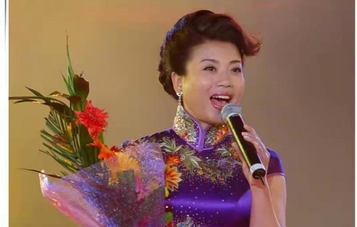 不结婚怎么解决生理需求？56岁的歌唱家张也，用行动给出了答案