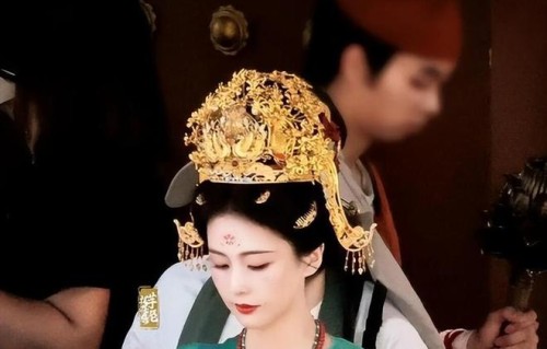 掉粉百万的人明天就要上新剧了，白鹿把《莫离》赌成了自己的高考