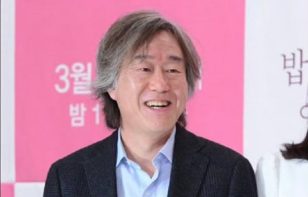 观众如何评价安畔锡导演的执导风格？