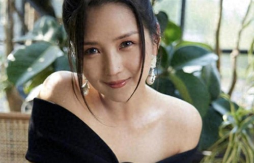 又结婚？何洁官宣领证不到一礼拜，近况曝光，瘦20斤美到认不出